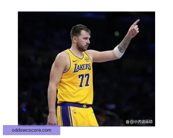 东契奇三节狂砍40分超越拉塞尔 创湖人单赛季三分新纪录 里夫斯迎重要里程碑